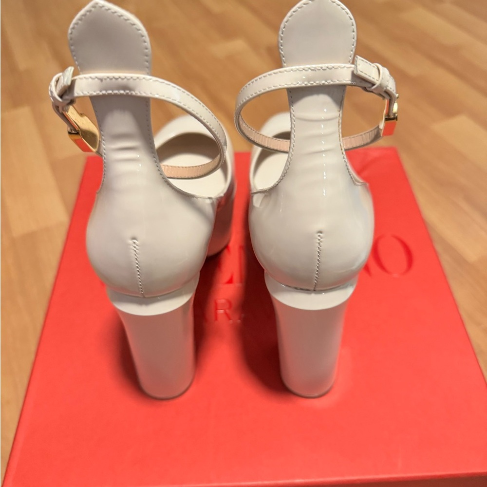 Valentino Garavani Cream Go Patent Platform Heels 37.5 - Picture 4 of 8